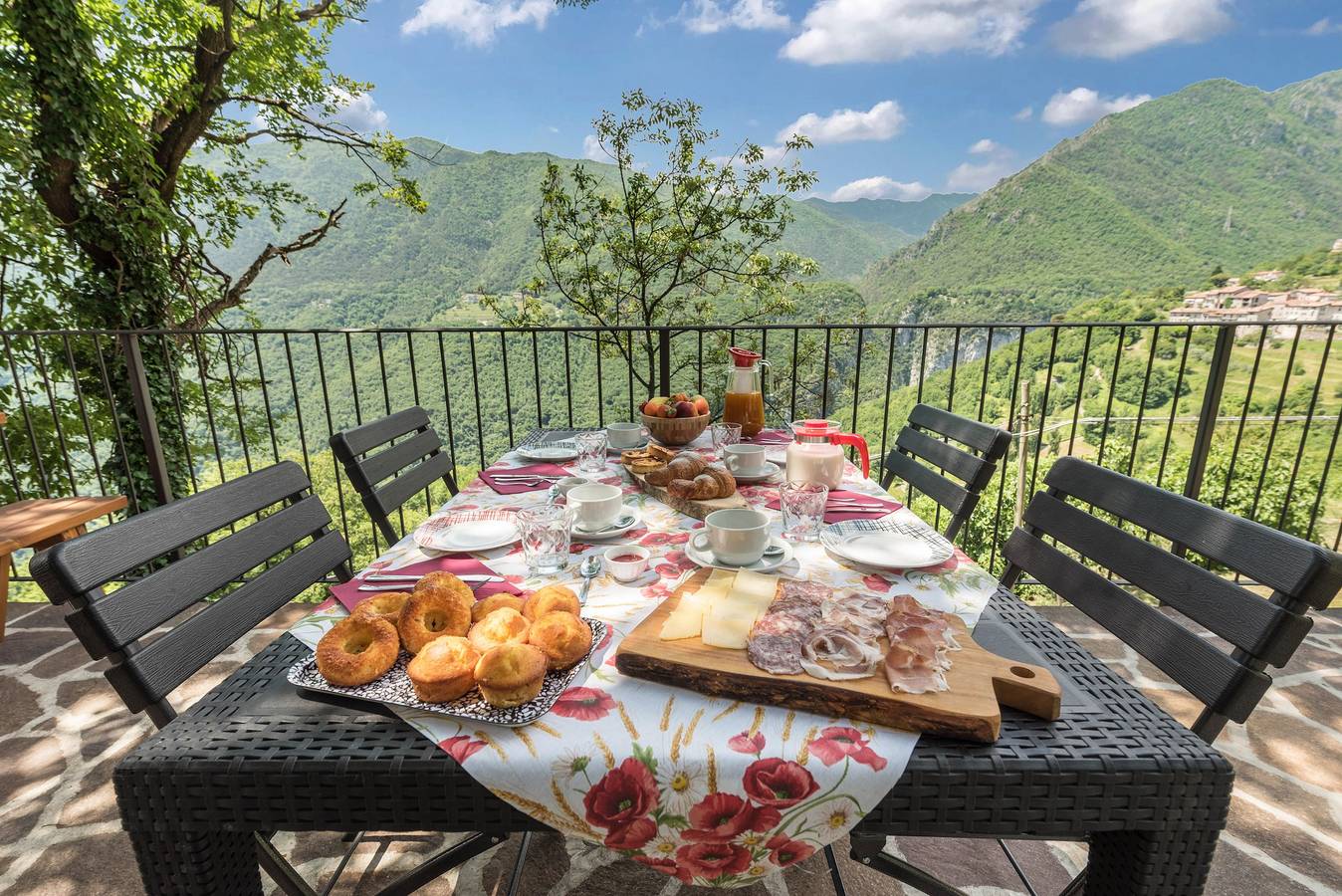 Appartamento intero, Appartamento "Nonno Bigi Tulipano" con vista sulle montagne, Wi-Fi, balcone e giardino in Tremosine, Prealpi Gardesane