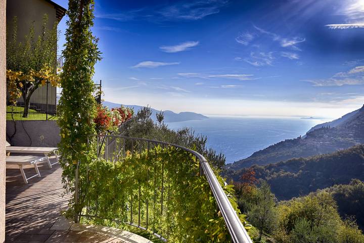 Ferienwohnung für 4 Personen, mit Terrasse und Garten sowie Seeblick in Tignale, Gardasee-Berge