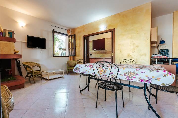 Casa Vacanze 'Villa Carola' con vista sulle montagne, Wi-Fi e aria condizionata in Foxi, Quartu Sant'Elena