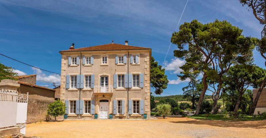 Hôtel pour 2 personnes, avec Jacuzzi et Terrasse ainsi que Jardin et Piscine