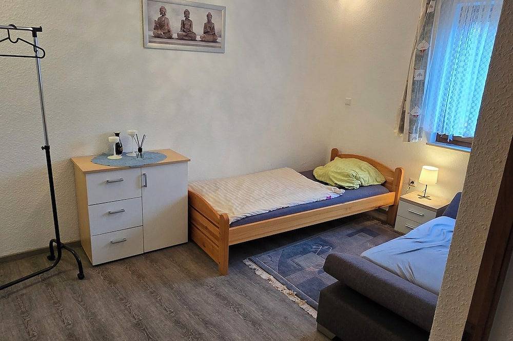 Ganze Wohnung, Burg Apartment in Burghaun mit Balkon und 3 Schlafzimmer für 5 Personen. in Burghaun, Rhön-Hessen