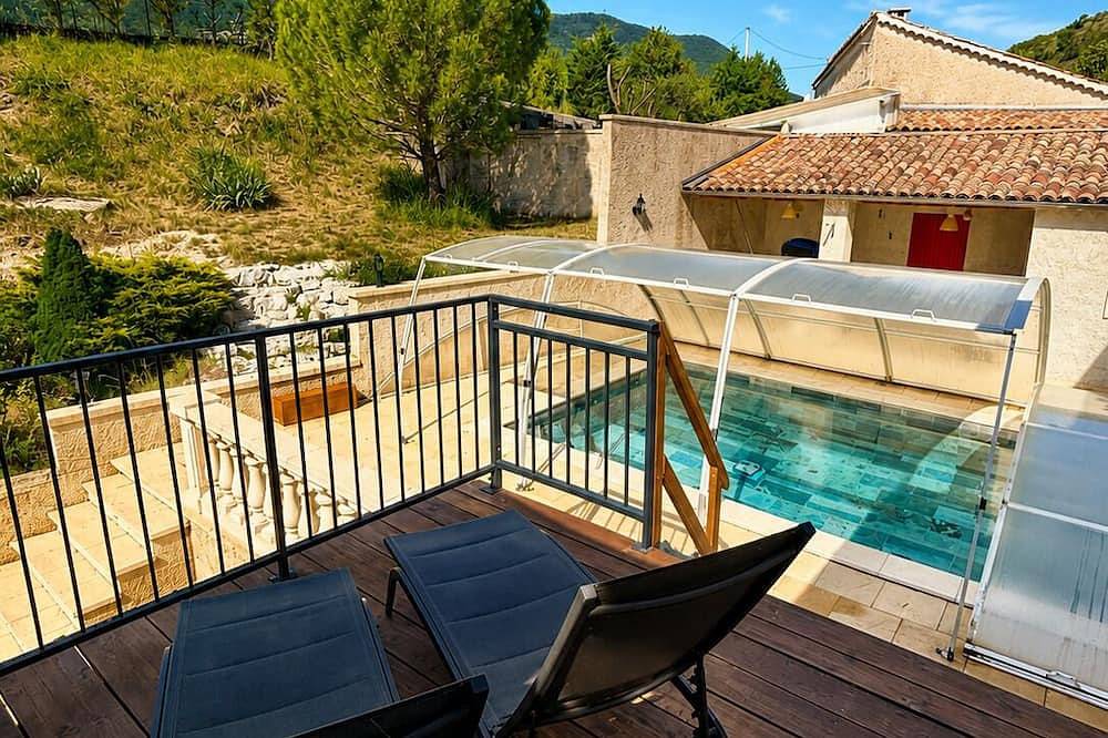 House classified 5 ***** with swimming pool in the heart of the Jabron valley in Les Omergues, Région de Forcalquier
