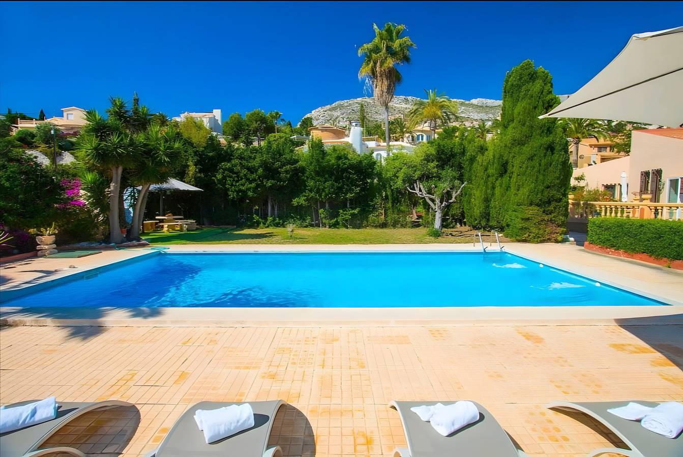 Casa Vacacional 'Blanco' con Vistas al Mar, Wi-Fi y Aire Acondicionado in Cala les Urques (Maryvilla), Maryvilla