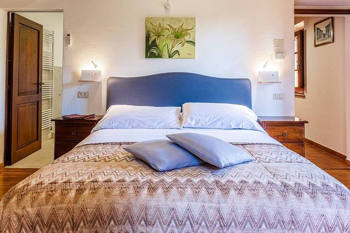 Umbria Estate 2 Villas, 2 Heated Pools , 2 Jacuzzi  Town Walking Distance in Città della Pieve, Perugia Province