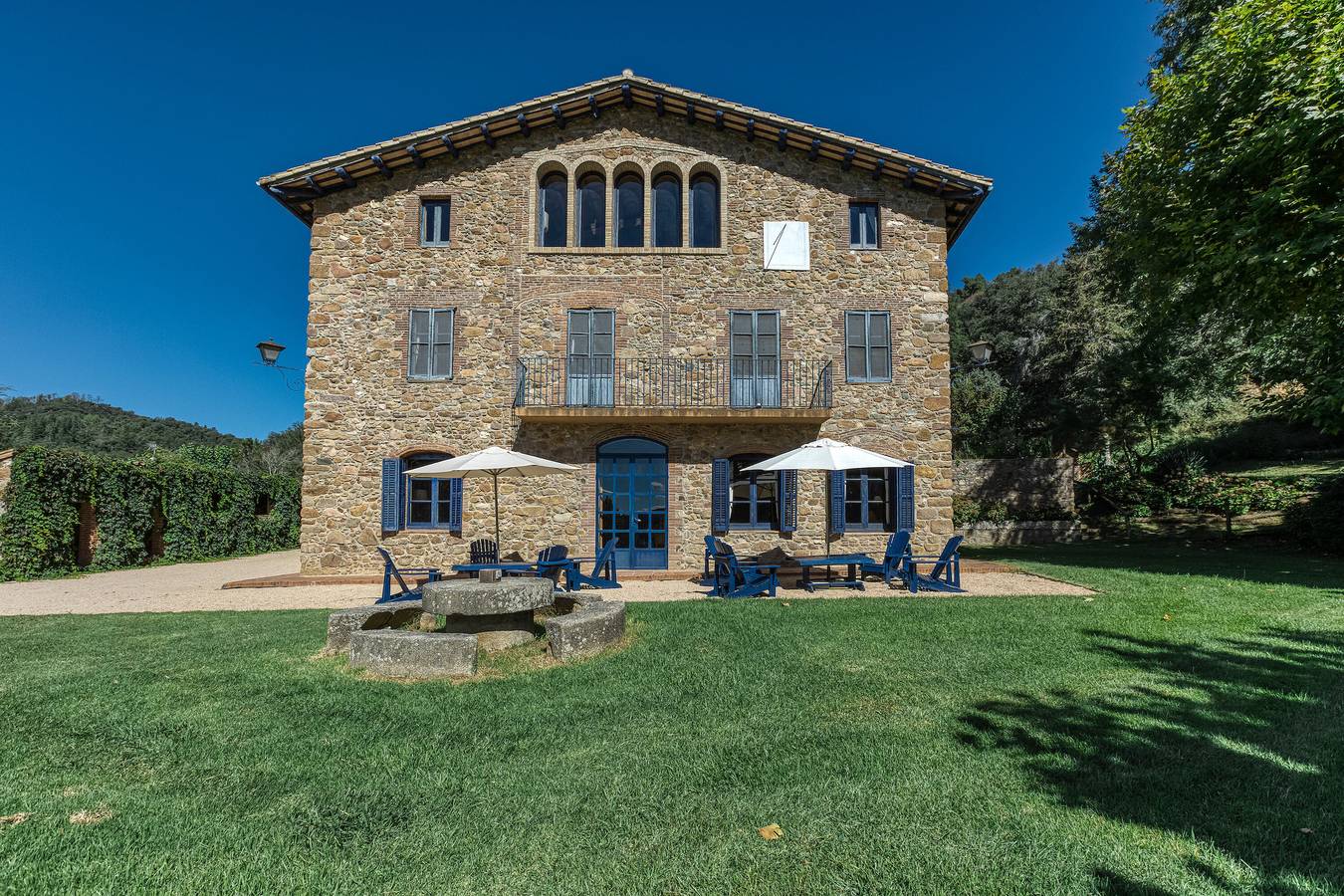 Villa 'Romana Restaurada Entre' con vistas a la montaña, piscina privada y Wi-Fi in Arbucias, Provincia de Gerona