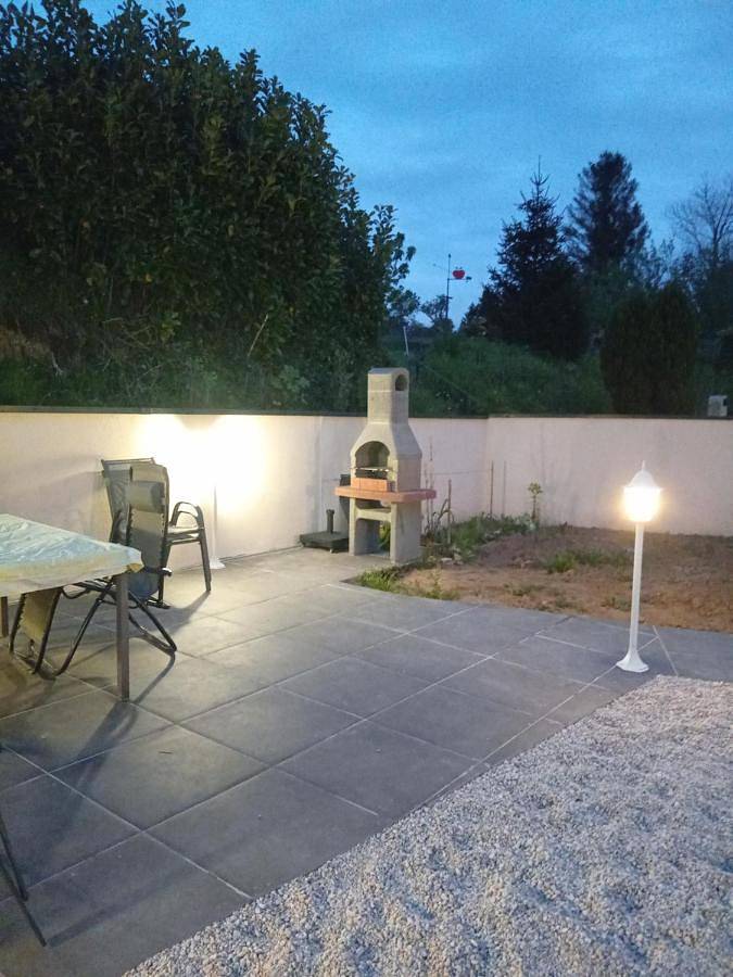 Location de vacances pour 7 personnes, avec jardin et terrasse à Millières - 3