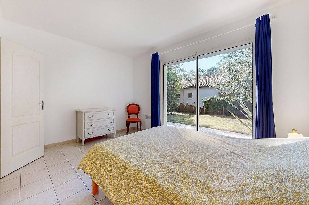 Lovely home in Les Mathes with Wifi in La Palmyre, Les Mathes