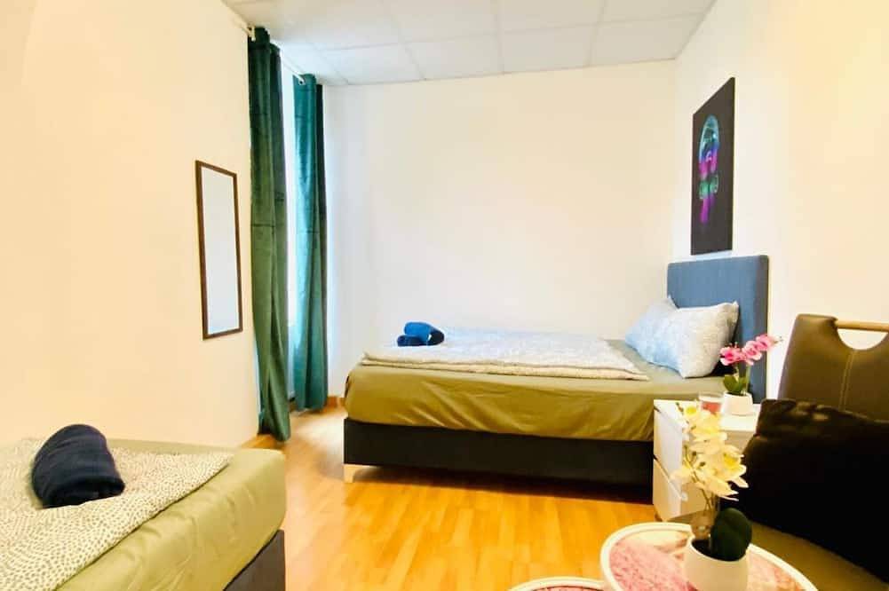 Apartamento entero, Cozy Room with Great Transit in a Shared Apartment in Liesing, Viena