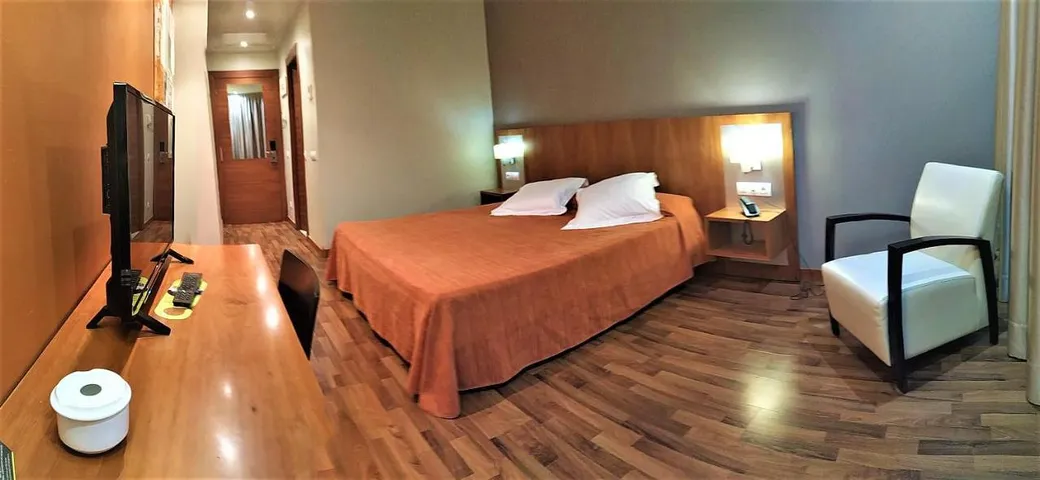 Hotel para 3 personas - 1