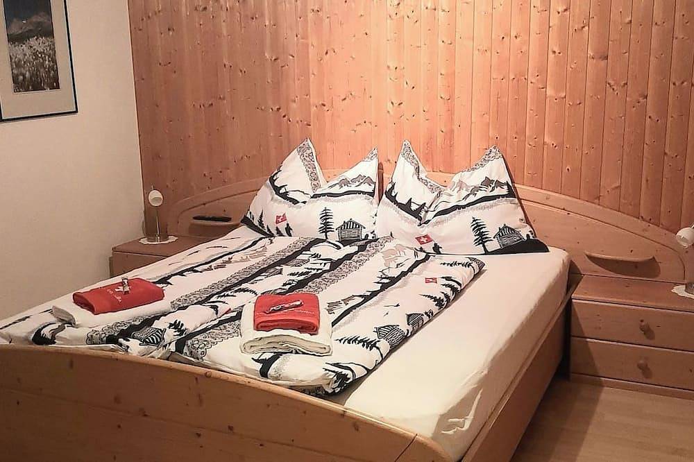 Ganze Wohnung, Ferienwohnungen Teuriblick A&B, (Splügen) in Splügenpass, Rheinwald