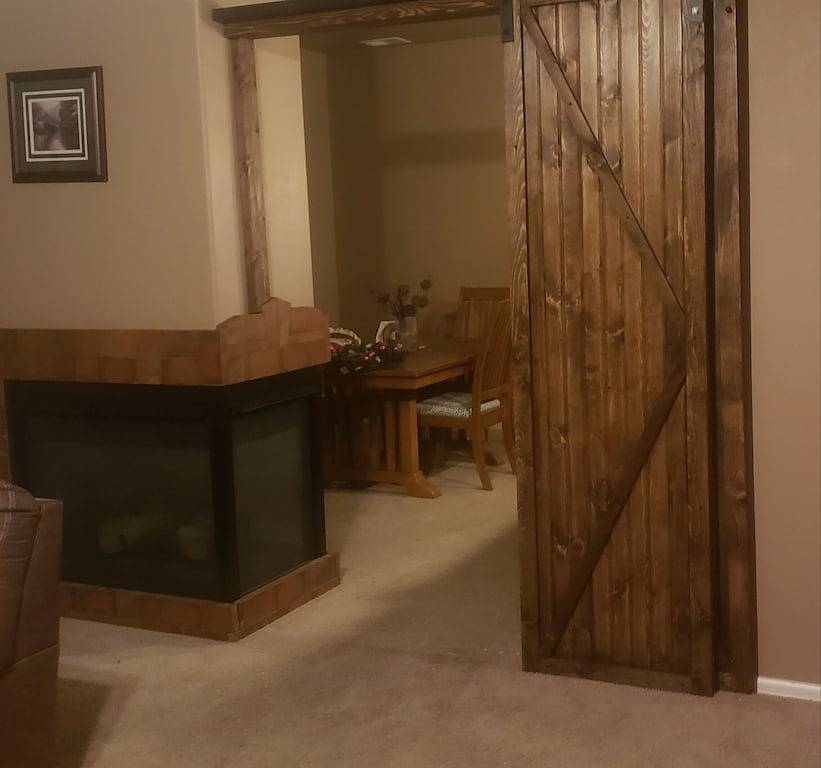 Comfy 2 bedroom 1 bath, living room, mini kitchen with 70\" smart Tv & Grill in Montrose, Black Canyon Nationalpark