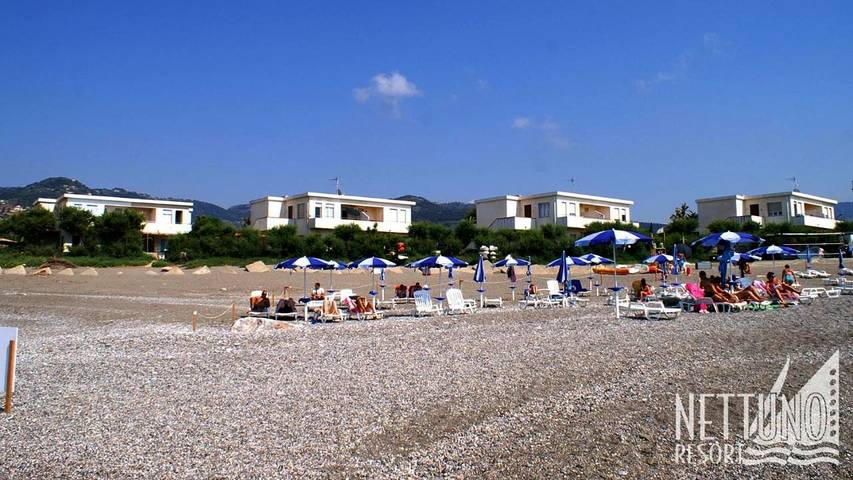 Ferienanlage für 4 Personen, mit Terrasse und Garten sowie Kinderpool und Pool