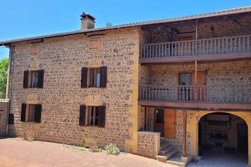 Gîte pour 12 personnes, avec jardin, animaux acceptés à Sarcey