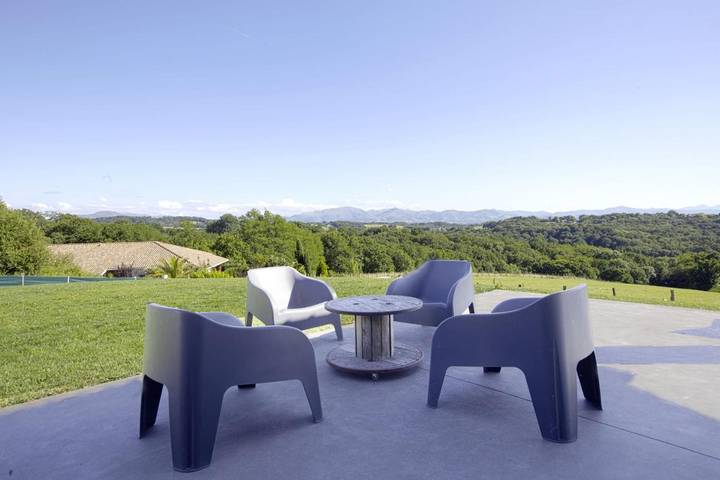 Location de vacances pour 10 personnes, avec jardin et piscine à Villefranque - 2