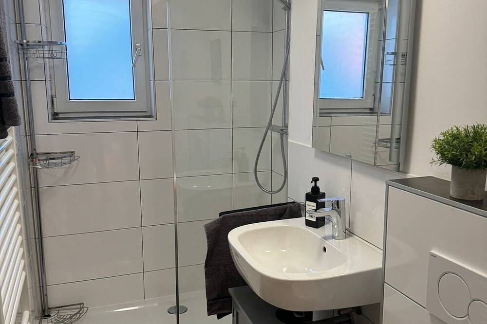 Ganze Wohnung, C&V: 4 Pp- 3 Zi.- Zentral + Wlan + Smart Tv + Boxspringbett in Kaiserslautern, Saar-Nahe-Bergland