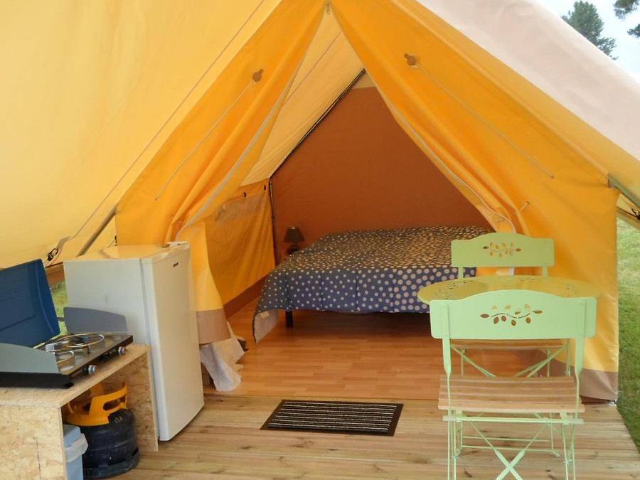 Camping Les Pinasses - Tente 2 personnes - Bungalow toilé La Canada 12 m² (sans sanitaires privatifs) in La Chapelle-devant-Bruyères, Saint-Dié-des-Vosges
