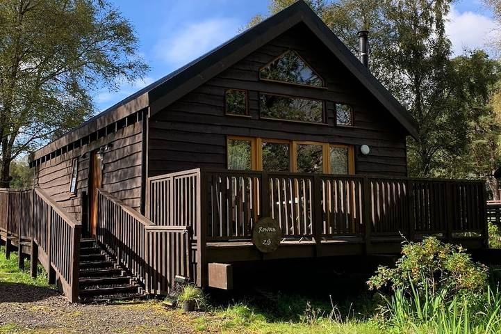 Cottage for 6 people, with hot tub and balcony as well as garden in Loch Awe