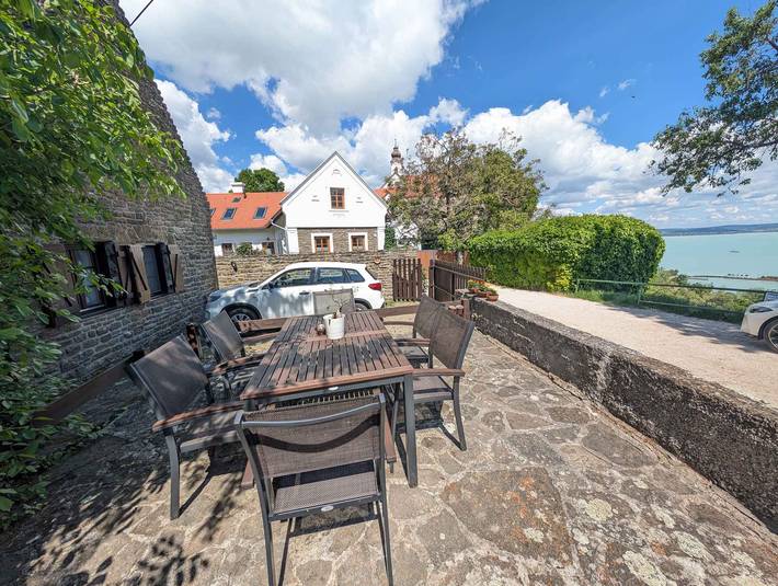 Location de vacances pour 6 personnes, avec jardin à Tihany - 2