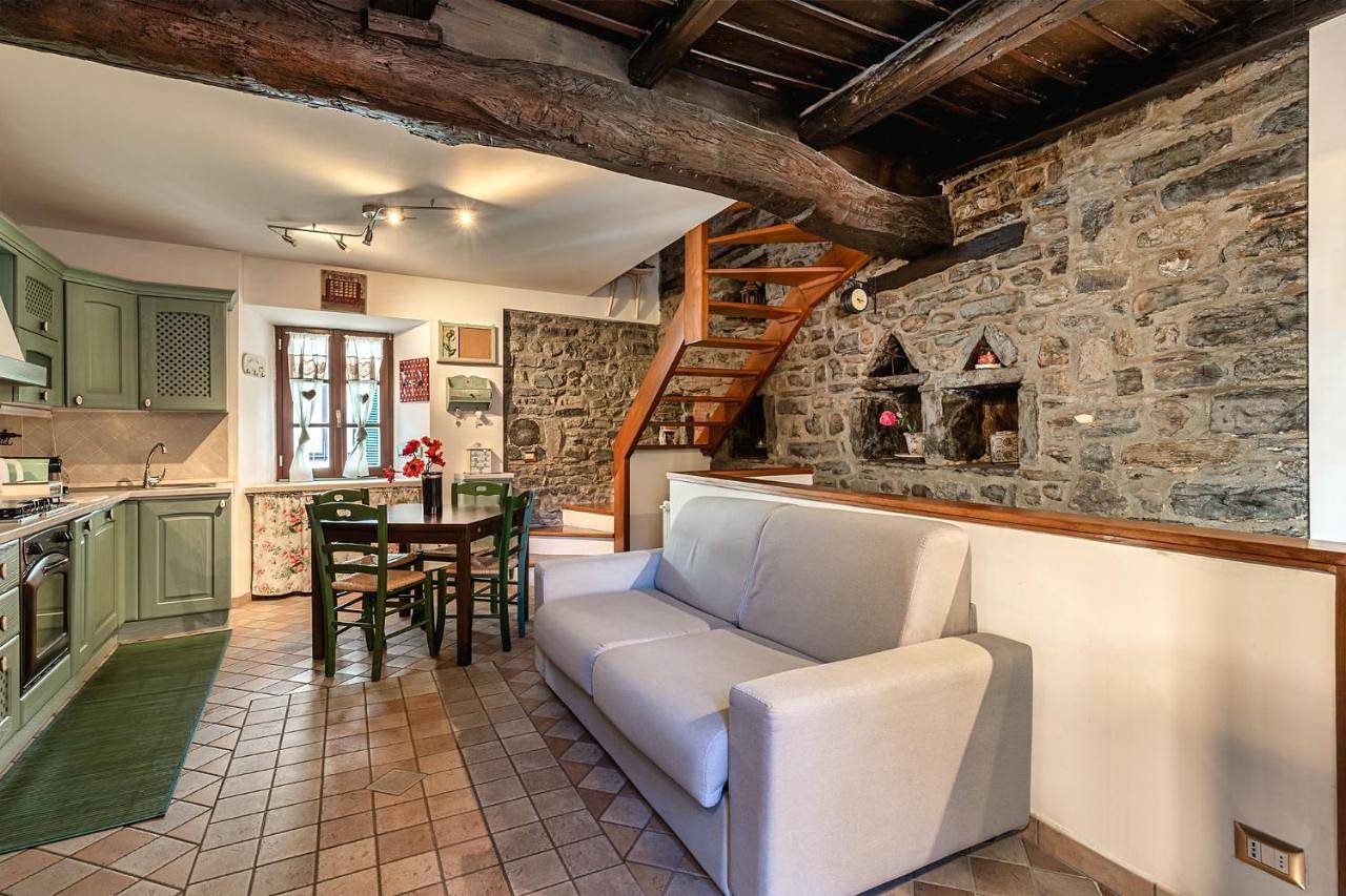 Casa al Lago di Como in Riva Cernobbio in Holmes Lido (Cernobbio), Cernobbio