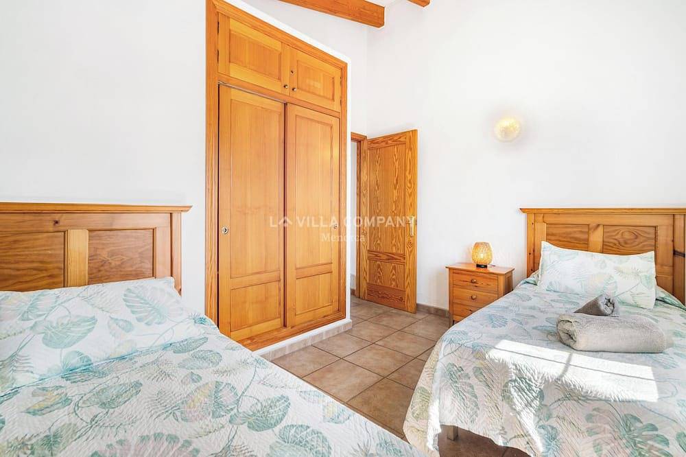 Beach Resort Villa with Private Pool and Air-conditioning in Cala en Porter, Alaior Municipality