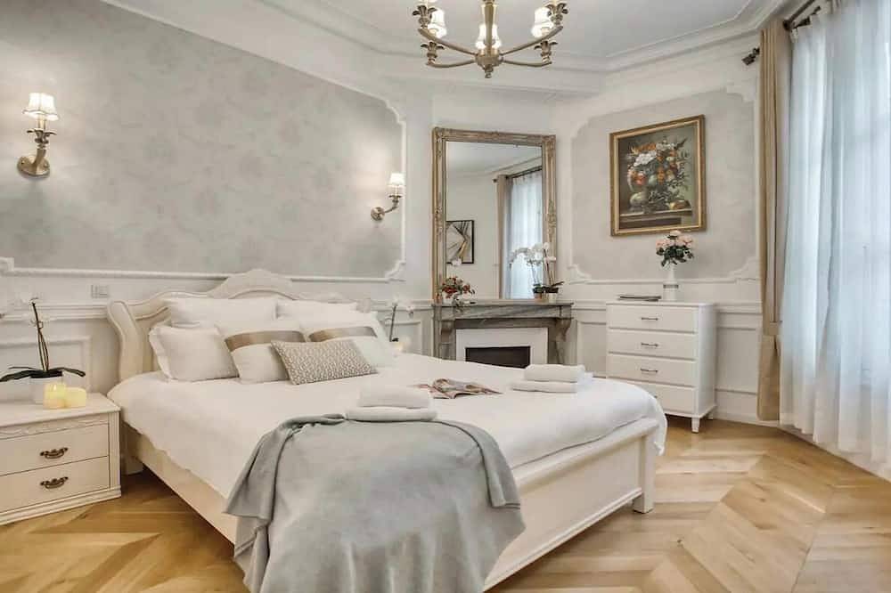 Appartamento intero, Rare !! Luxurious Parisian Haven Near Opera Garnier & Galeries Lafayette-250 Sqm in Parigi, Ile-de-France