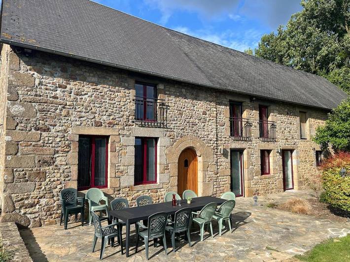 Location de vacances pour 13 personnes, avec terrasse et jardin, animaux acceptés à Saint-Martin-de-Landelles - 2