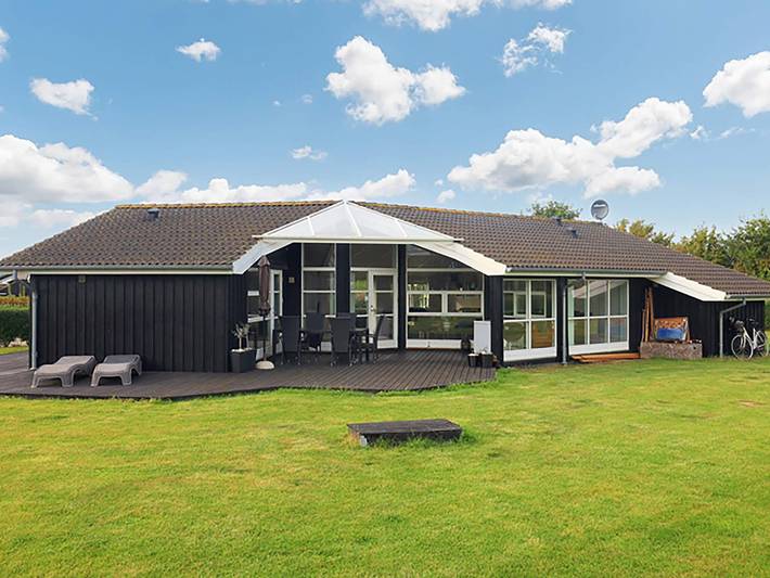 Ferienhaus für 10 Personen, mit Terrasse und Whirlpool sowie Sauna auf Langeland