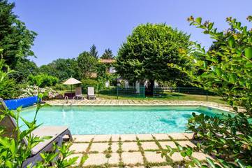 Location de vacances pour 10 personnes, avec vue et terrasse à Teillet