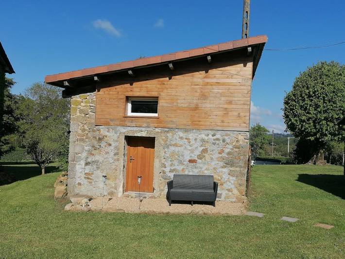 Location de vacances pour 2 personnes, avec jardin ainsi que piscine et vue à Busserolles - 2