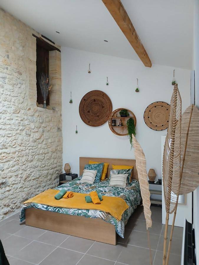 Chambre d’hôte pour 4 personnes, avec Jacuzzi et Terrasse ainsi que Jardin et Piscine à Izon