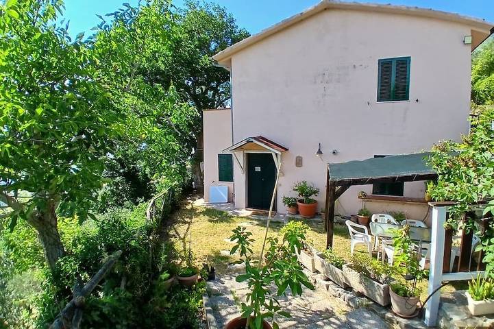 Location de vacances pour 6 personnes, avec Balcon et Jardin à Trevi