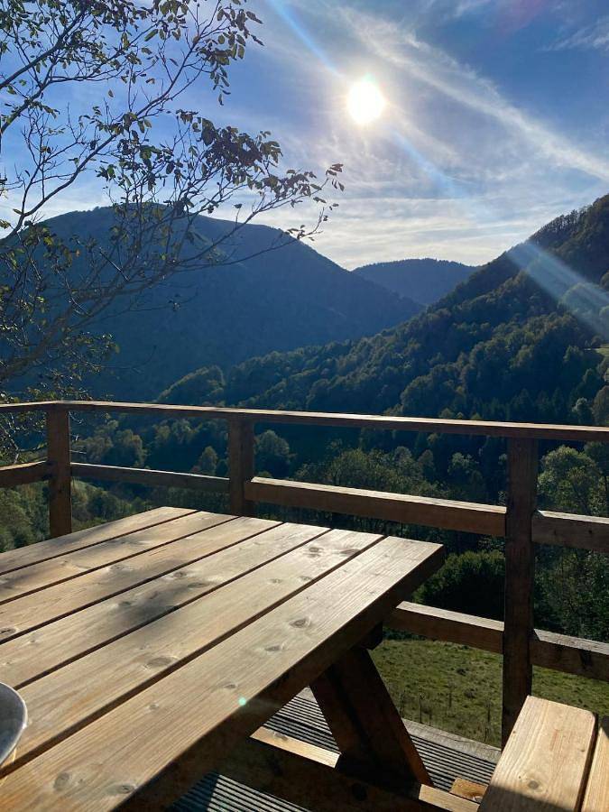 Chalet pour 8 personnes, avec jacuzzi ainsi que balcon et jardin