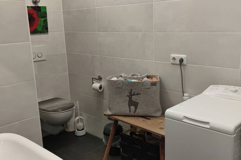 Ganze Wohnung, Ferienwohnung im Kleinen Stadthaus 35 qm im Erdgeschoss in Traunstein, Chiemgauer Alpen