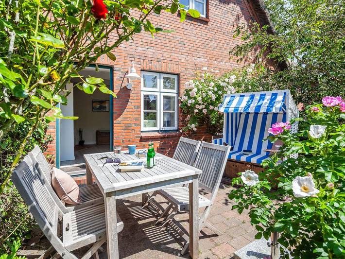 Ferienhaus für 4 Personen, mit Terrasse und Garten in Utersum - 2