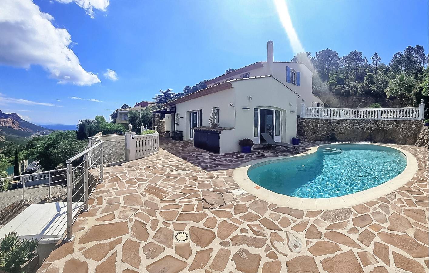 Apartment mit Meerblick, AC, Parkplatz, Terrasse, Pool und Internet in Anthéor, Saint-Raphaël