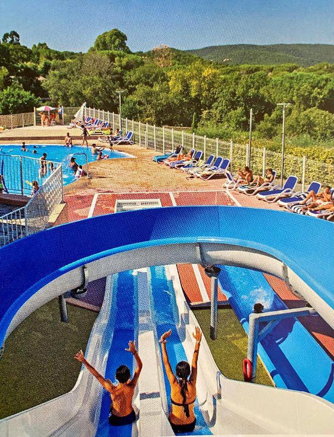 Camping pour 5 personnes, avec jardin et jacuzzi ainsi que bassin pour enfant et piscine à Gassin - 2