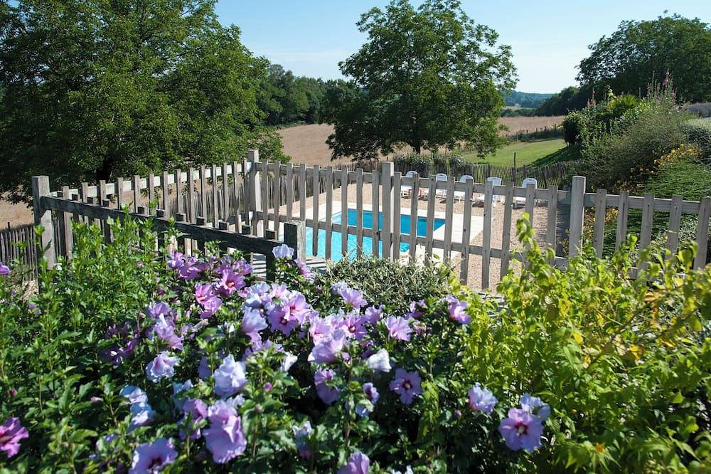 Maison familiale au calme avec piscine sécurisée in Sarrazac, Périgord Vert