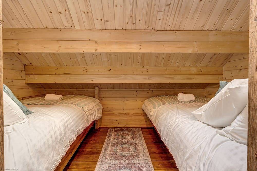 Bluebell Lodge | The Ridgeway Holiday Let | 3 Beds & Sleeps 6 in Crowmarsh, North Wessex Downs