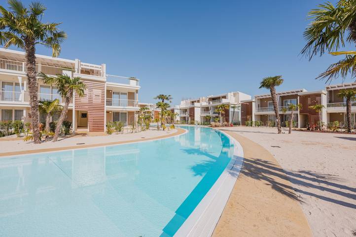 Ferienwohnung für 4 Personen, mit Balkon und Terrasse sowie Pool