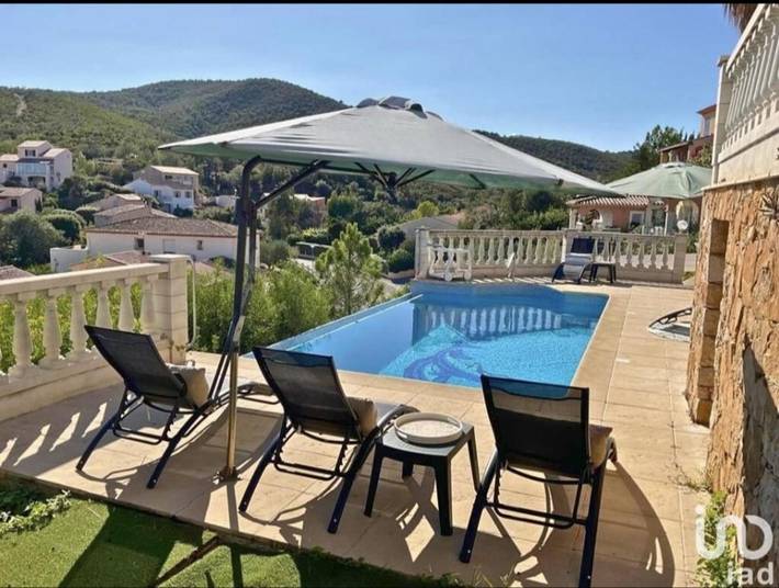 Appartement de vacances pour 2 personnes, avec jacuzzi ainsi que jardin et piscine, adapté aux familles