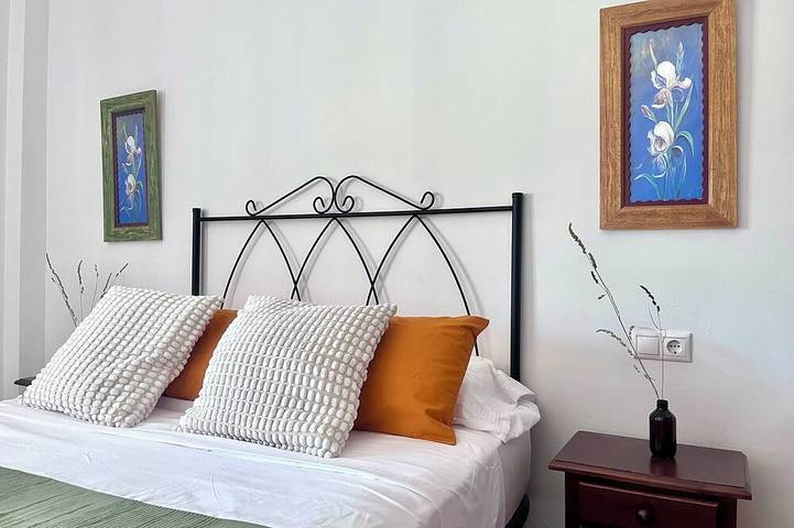 Country House with a Jacuzzi, Pool, and Spectacular Mountain Views in Colmenar, Province de Málaga