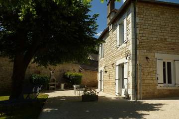 Gîte pour 6 personnes, avec jardin à Coly