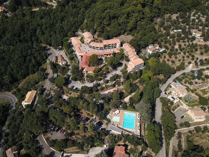 Gîte pour 2 personnes, avec Piscine à La Roquette-sur-Var