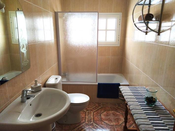 Gîte pour 2 personnes, avec vue et terrasse, adapté aux familles à Orzola - 4