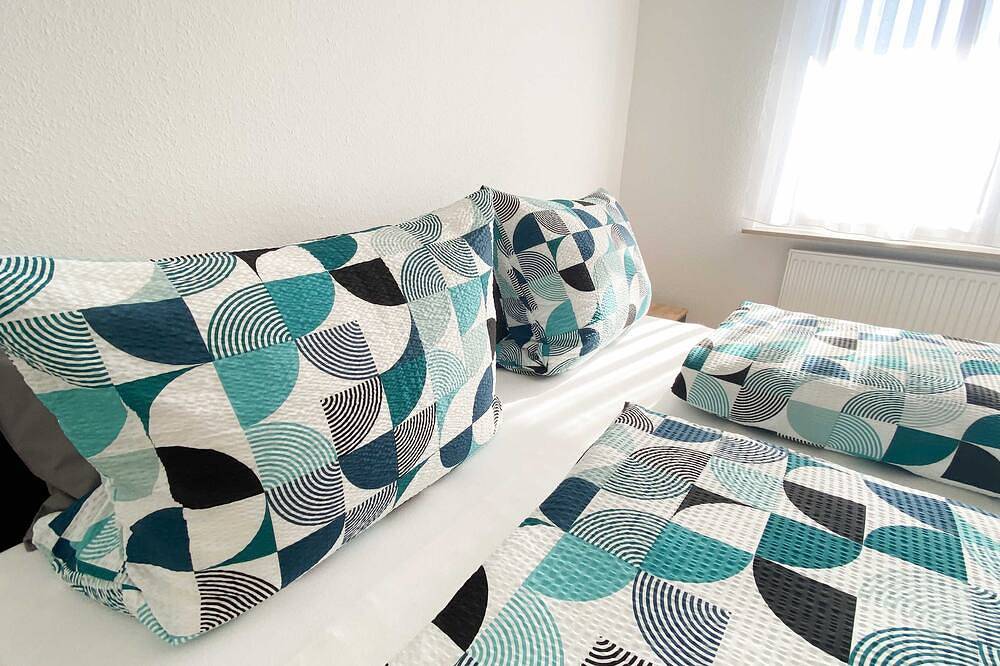 Ganze Wohnung, Haus Hinz - 3-Zimmer-Ferienwohnung Hinz, Dusche/Wc, 70 qm, Eg in Bermatingen, Region Bodensee-Oberschwaben