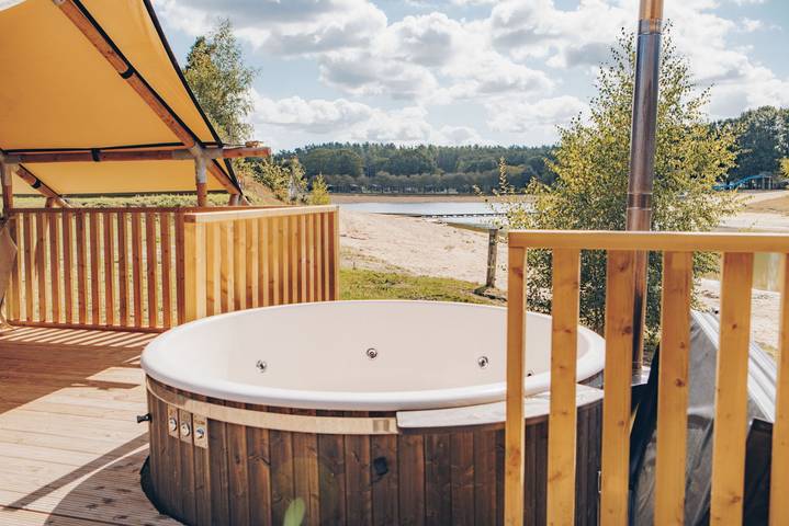 Wb Resort GmbH — Glamfield Lodge Deluxe mit Hot Tub | 4 Pers. in Wilsum, Landkreis Grafschaft Bentheim