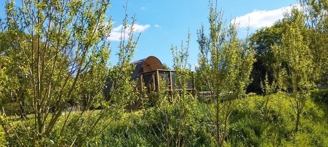 Gîte pour 2 personnes, avec vue et jardin ainsi que terrasse et piscine à Camoël - 4