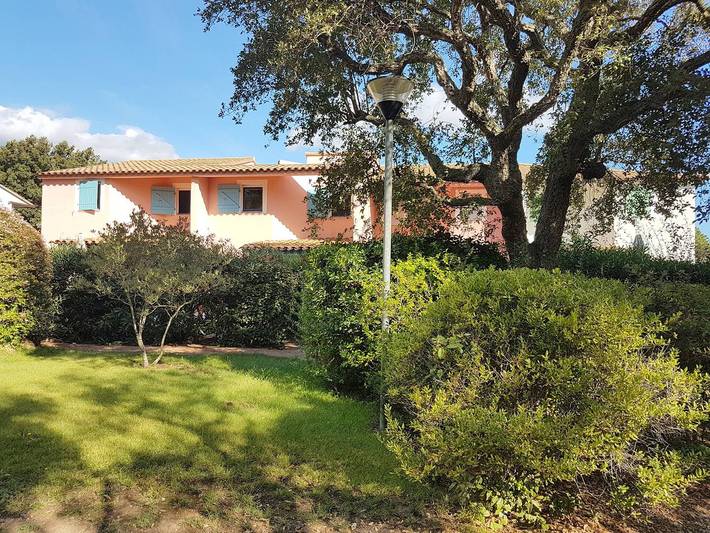 Gîte pour 5 personnes, avec Terrasse à Lecci