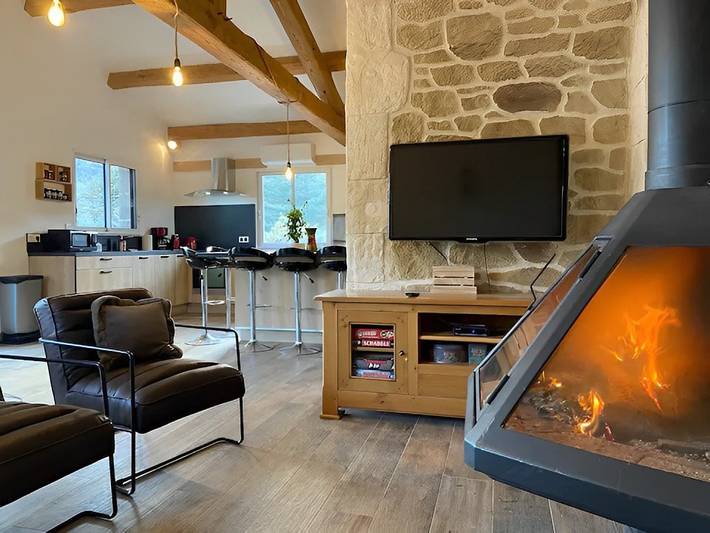 Gîte pour 10 personnes, avec terrasse ainsi que jardin et jacuzzi, animaux acceptés dans Lozère