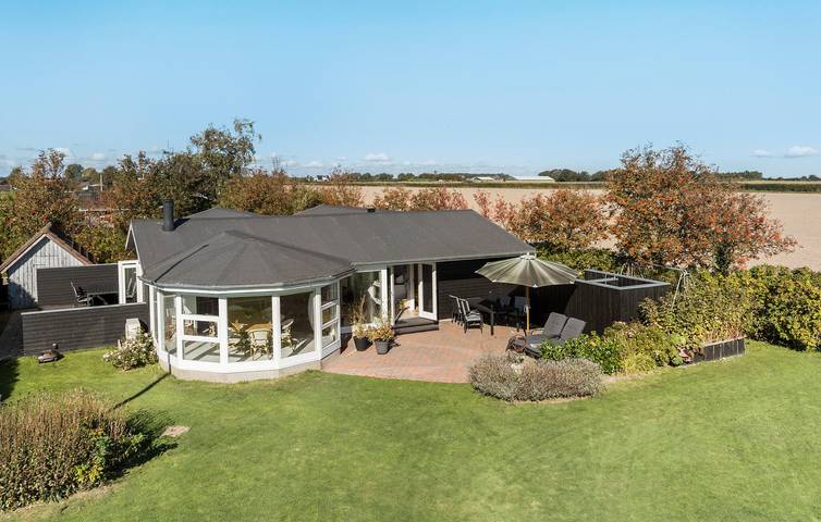 Ferienhaus für 6 Personen, mit Terrasse und Garten in Flovt Strand